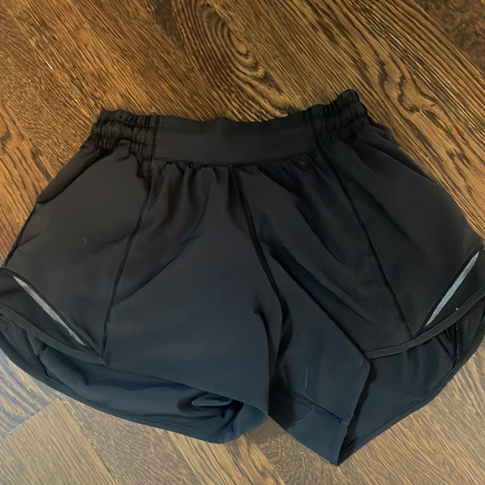 Lulu lemon hotty hot high rise lined short